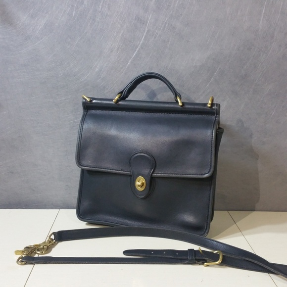 Coach Handbags - Vintage Coach Willis messenger cross-body 9927